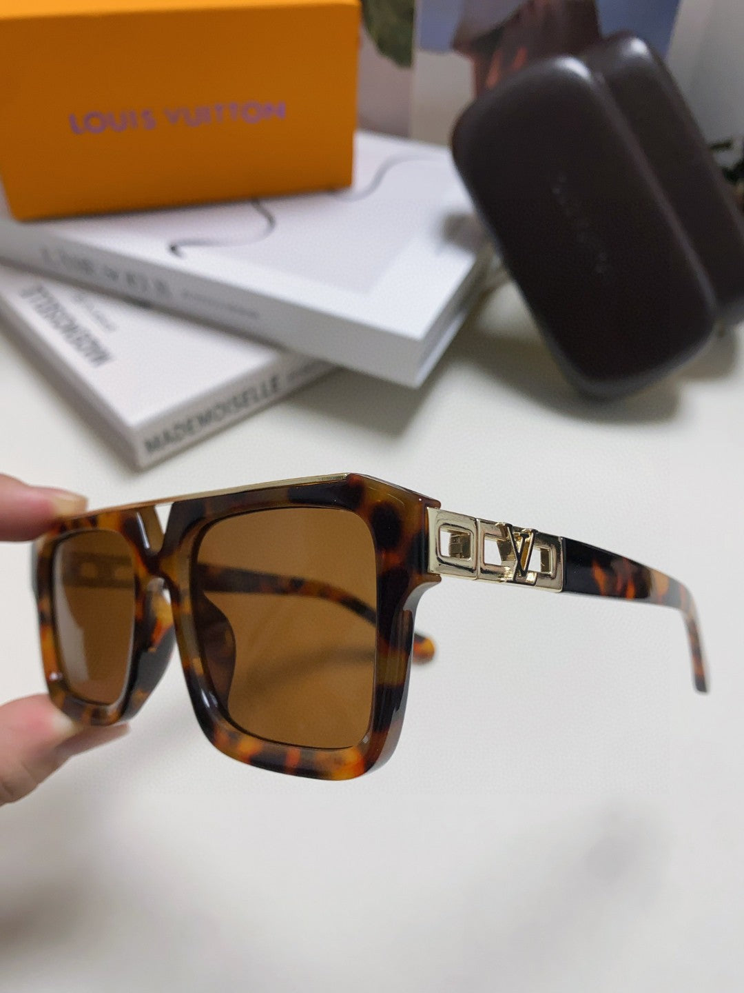LOUIS VUITTON MASCOT PILOT SQUARE SUNGLASS 581376 IN HAVANA ACETATE GOLD METAL