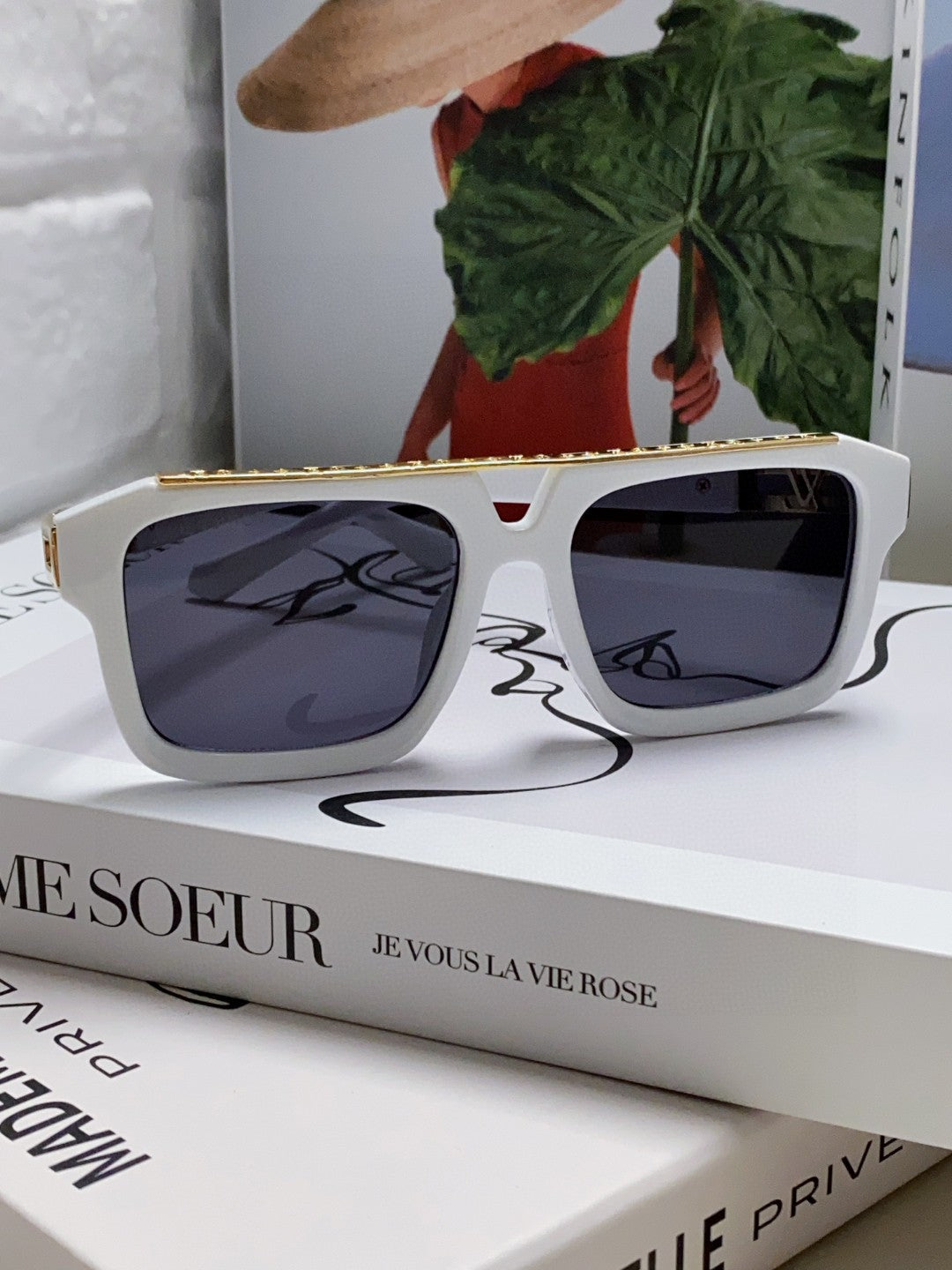 LOUIS VUITTON MASCOT PILOT SQUARE SUNGLASS 581377 IN WHTIE ACETATE GOLD METAL