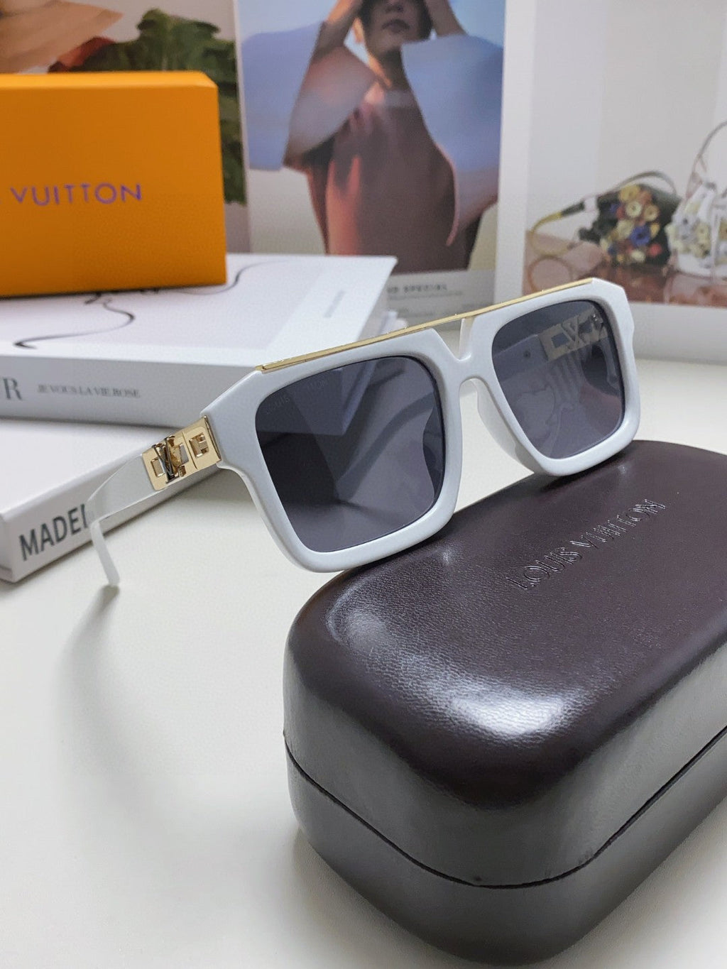 LOUIS VUITTON MASCOT PILOT SQUARE SUNGLASS 581377 IN WHTIE ACETATE GOLD METAL