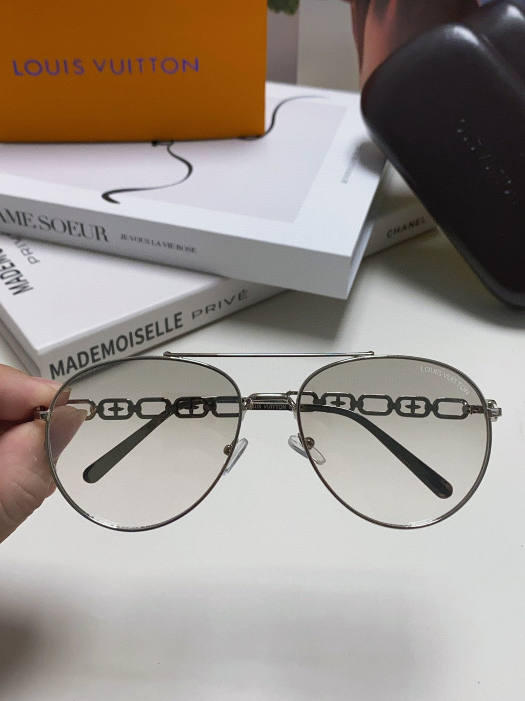 LOUIS VUITTON CHAIN PILOT SUNGLASS 581379 IN SILVER METAL LIGHT GREY SMOKE LENSES