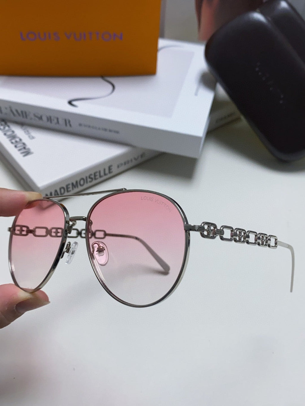 LOUIS VUITTON CHAIN PILOT SUNGLASS 581380 IN SILVER METAL PINK SMOKE LENSES