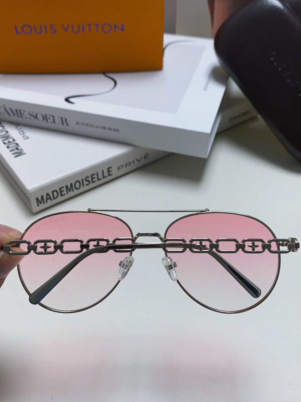 LOUIS VUITTON CHAIN PILOT SUNGLASS 581380 IN SILVER METAL PINK SMOKE LENSES