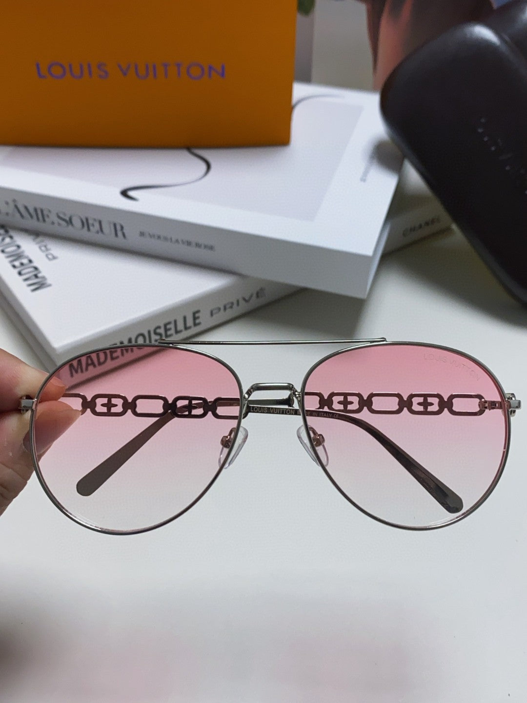 LOUIS VUITTON CHAIN PILOT SUNGLASS 581380 IN SILVER METAL PINK SMOKE LENSES