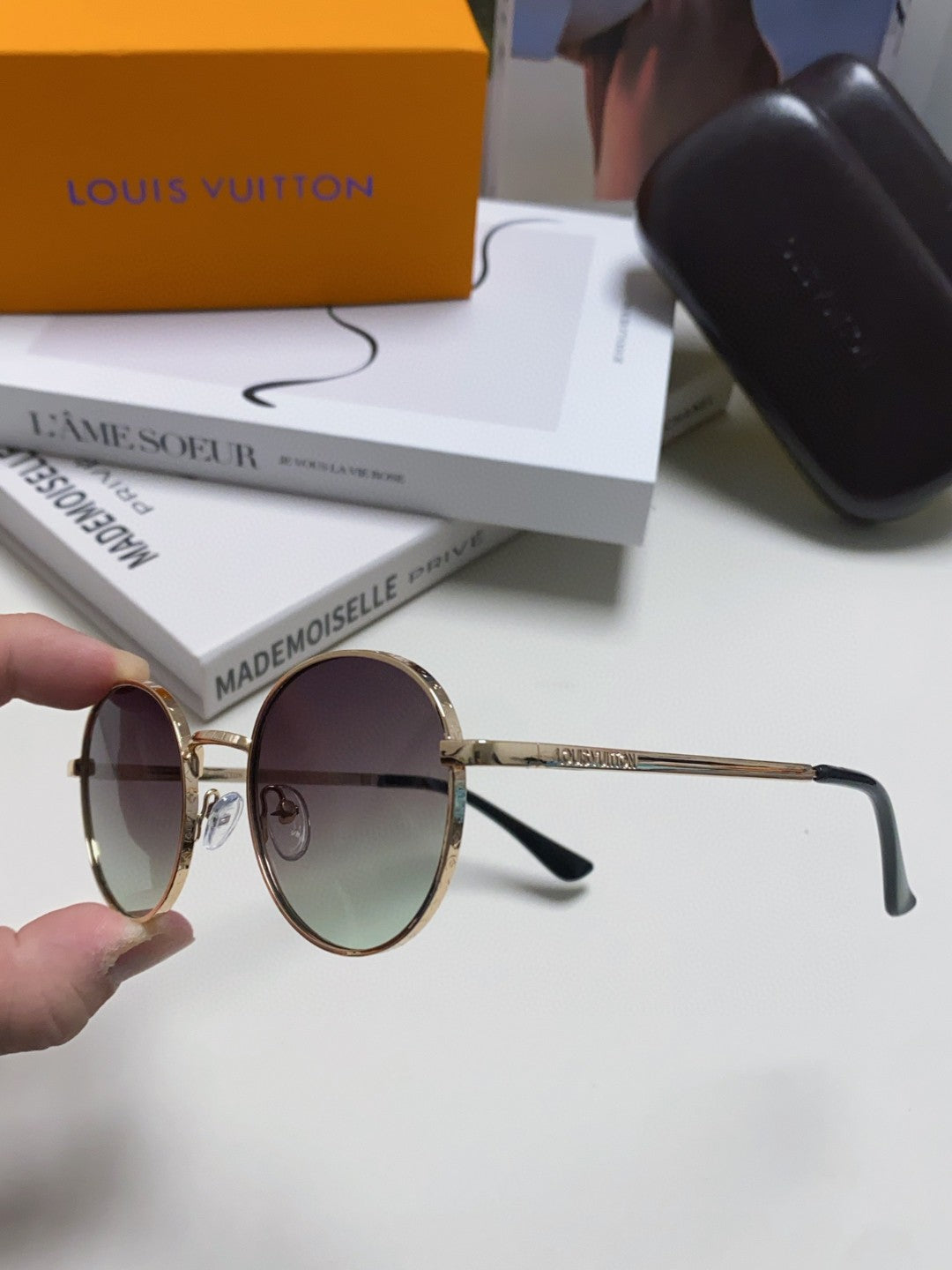 LOUIS VUITTON SIGNATURE ROUND SUNGLASS 581381 IN GOLD METAL GREY SMOKE LENSES