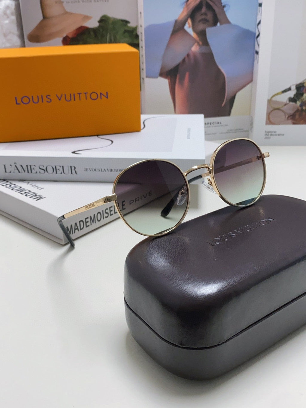 LOUIS VUITTON SIGNATURE ROUND SUNGLASS 581381 IN GOLD METAL GREY SMOKE LENSES