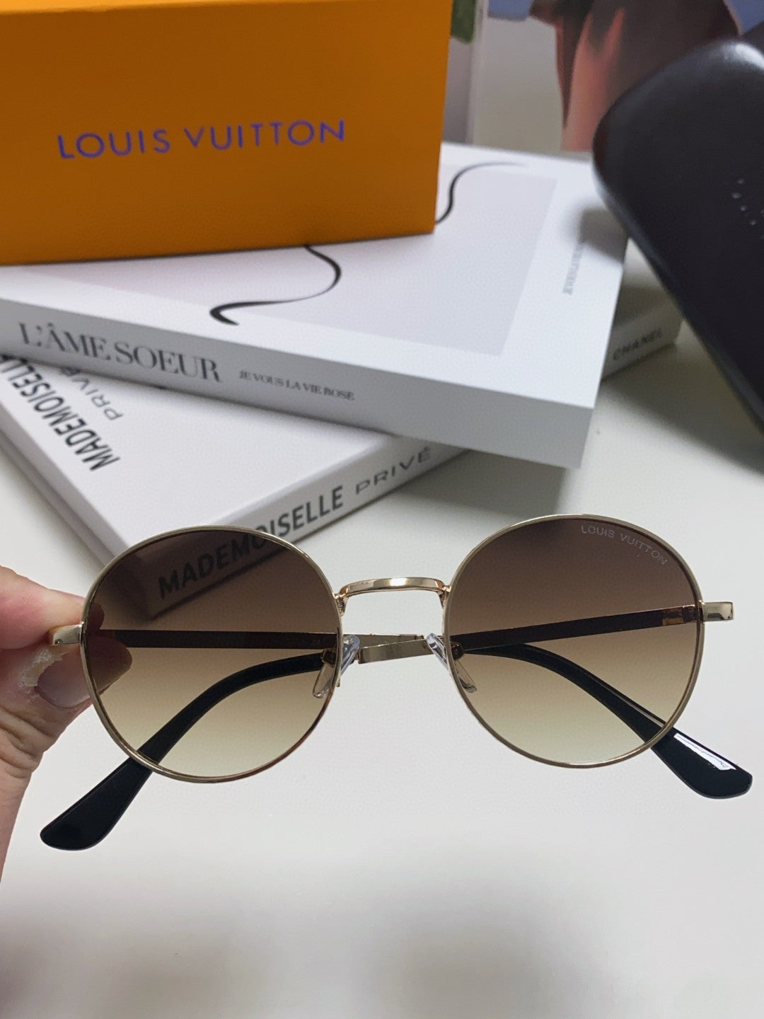 LOUIS VUITTON SIGNATURE ROUND SUNGLASS 581382 IN GOLD METAL BROWN SMOKE LENSES