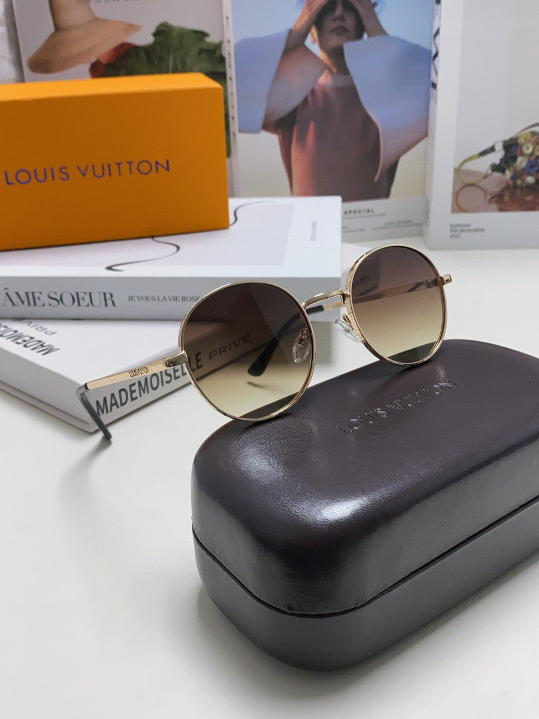 LOUIS VUITTON SIGNATURE ROUND SUNGLASS 581382 IN GOLD METAL BROWN SMOKE LENSES