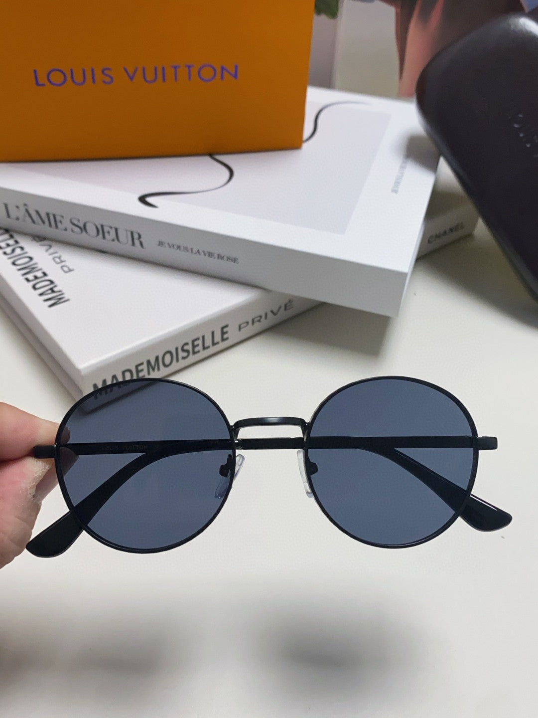 LOUIS VUITTON SIGNATURE ROUND SUNGLASS 581383 IN BLACK METAL