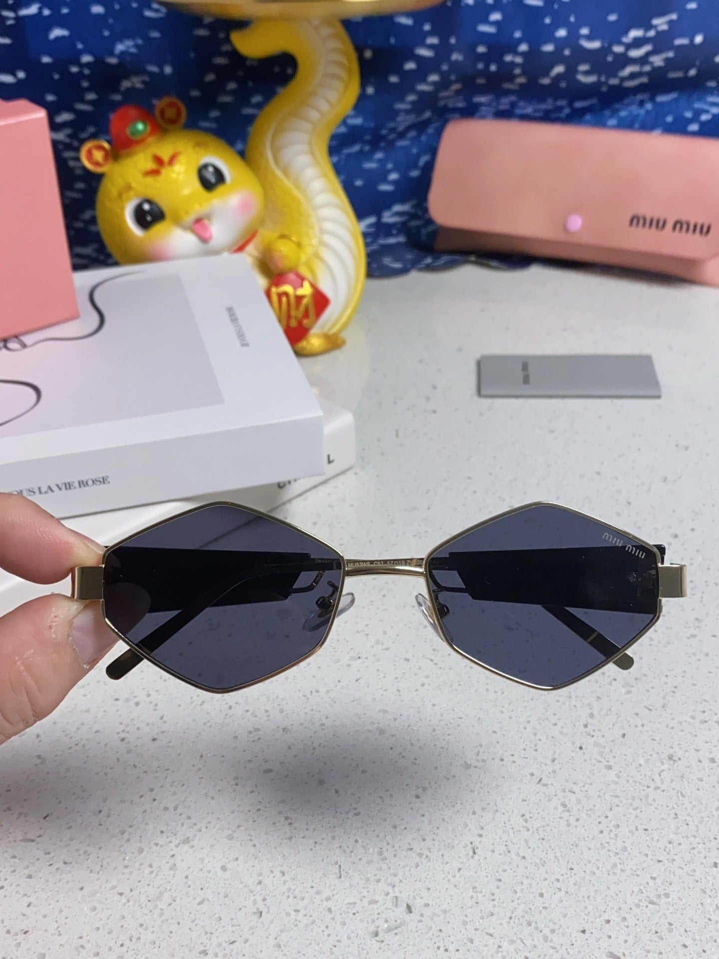 LOGO SUNGLASSES 560866 IN GOLD METAL BLACK LENS