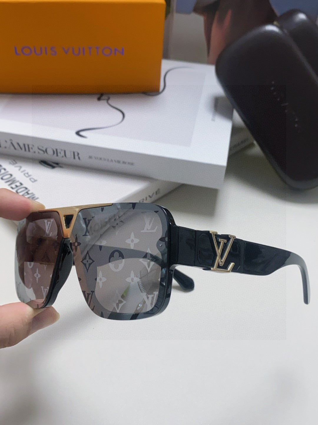 LOUIS VUITTON EVIDENCE SUNGLASSES 574717 IN BLACK ACETATE MONOGRAM ON LENS