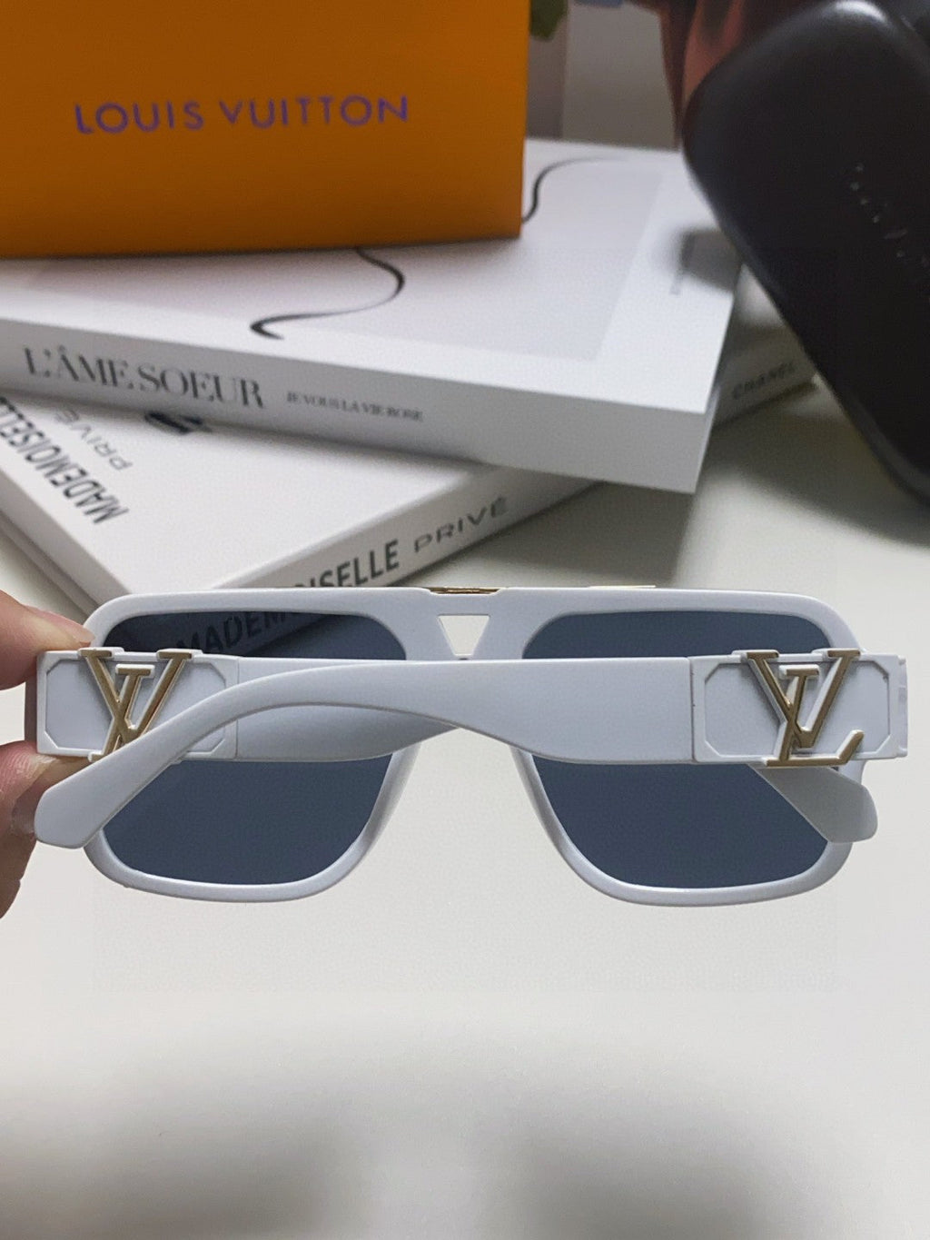 LOUIS VUITTON EVIDENCE SUNGLASSES 574718 IN WHITE ACETATE