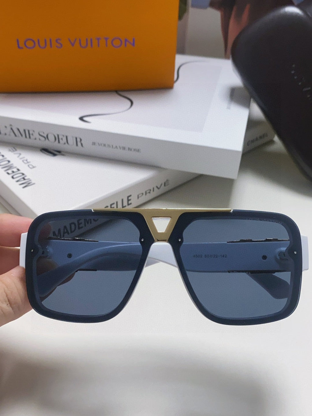LOUIS VUITTON EVIDENCE SUNGLASSES 574718 IN WHITE ACETATE