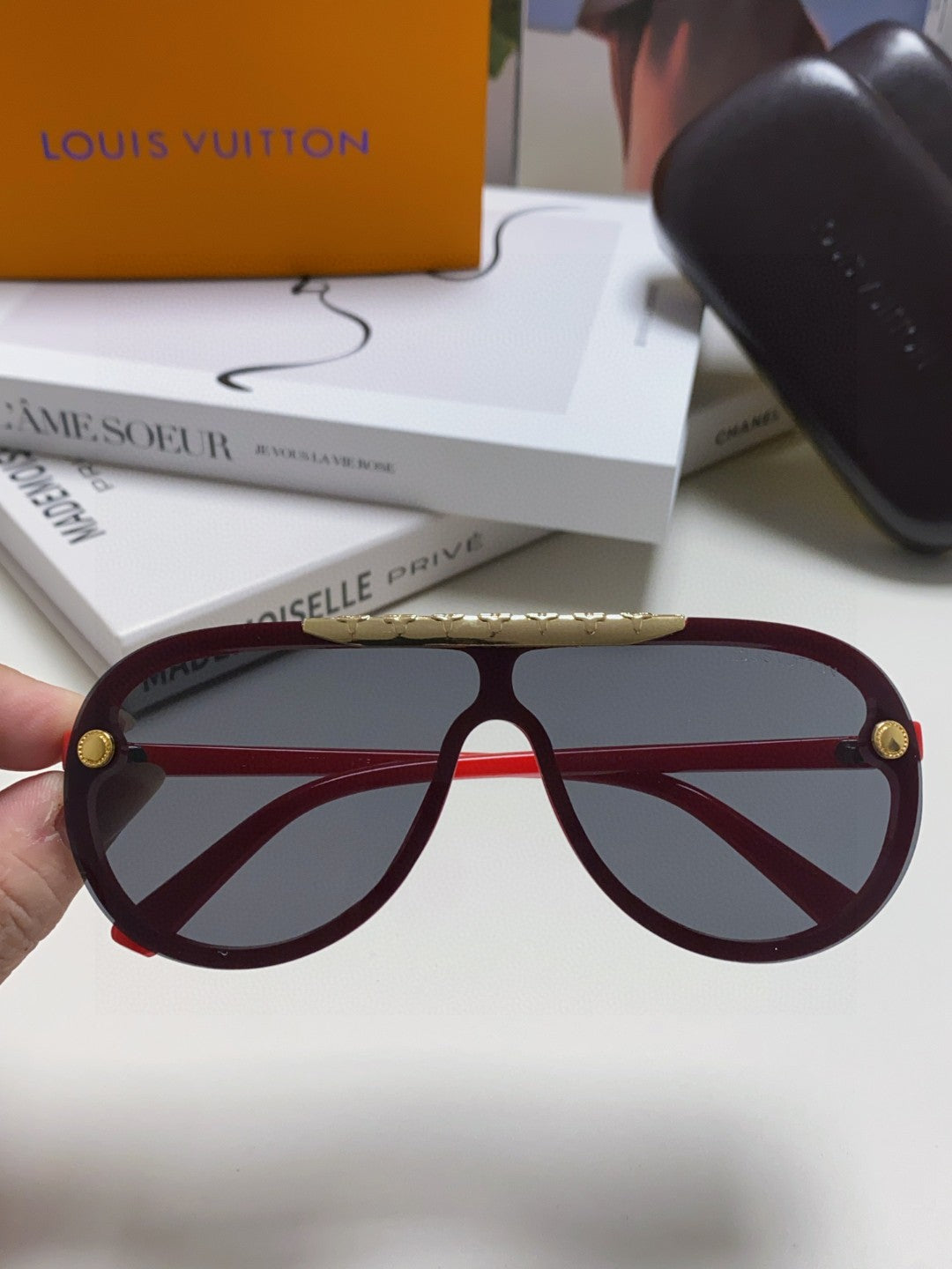 LOUIS VUITTON BLACKWOOD SUNGLASSES 567457 IN RED ACETATE GOLD METAL