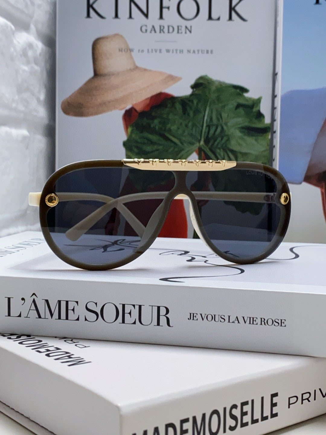 LOUIS VUITTON BLACKWOOD SUNGLASSES 567458 IN IVORY ACETATE GOLD METAL