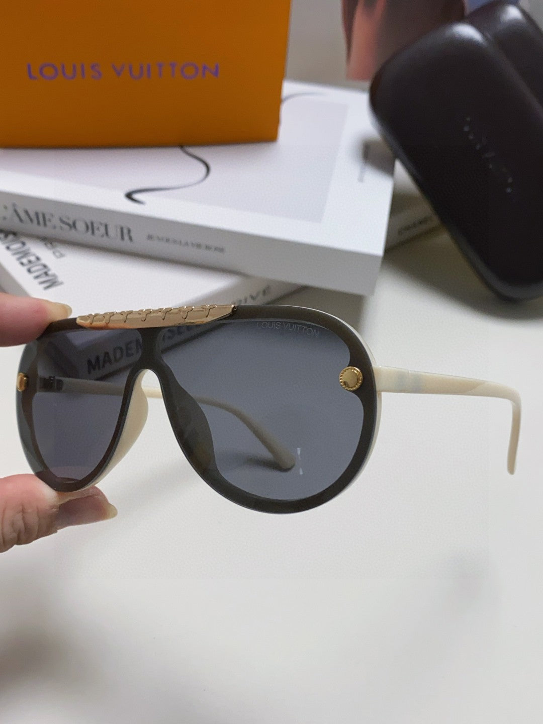 LOUIS VUITTON BLACKWOOD SUNGLASSES 567458 IN IVORY ACETATE GOLD METAL