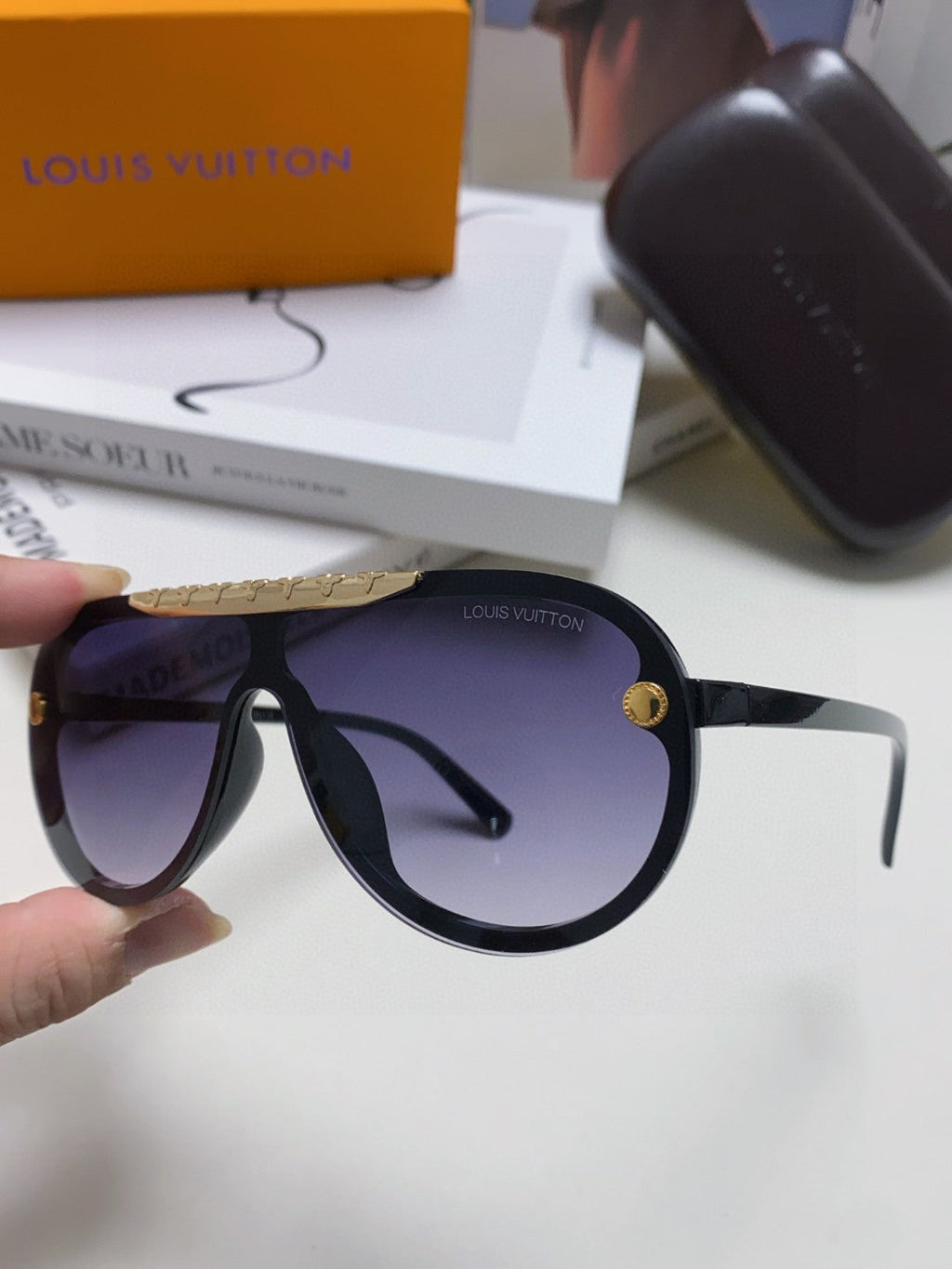 LOUIS VUITTON BLACKWOOD SUNGLASSES 567461 IN BLACK ACETATE GOLD METAL