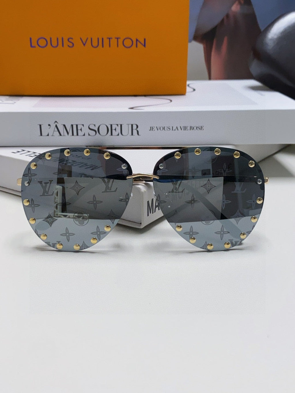 LOUIS VUITTON PARTY PILOT SUNGLASSES 567462 IN GOLD METAL MONOGRAM LOGO ON LENS
