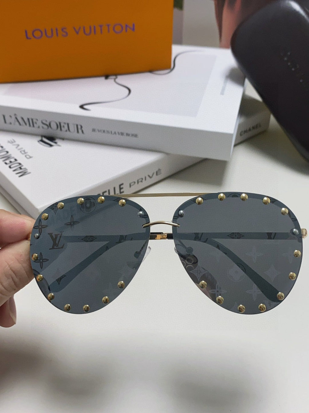 LOUIS VUITTON PARTY PILOT SUNGLASSES 567462 IN GOLD METAL MONOGRAM LOGO ON LENS