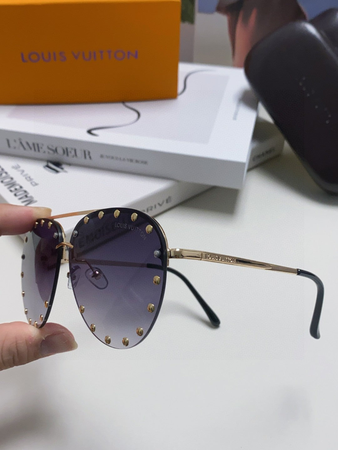 LOUIS VUITTON PARTY PILOT SUNGLASSES 567465 IN GOLD METAL GREY SMOKE LENSES