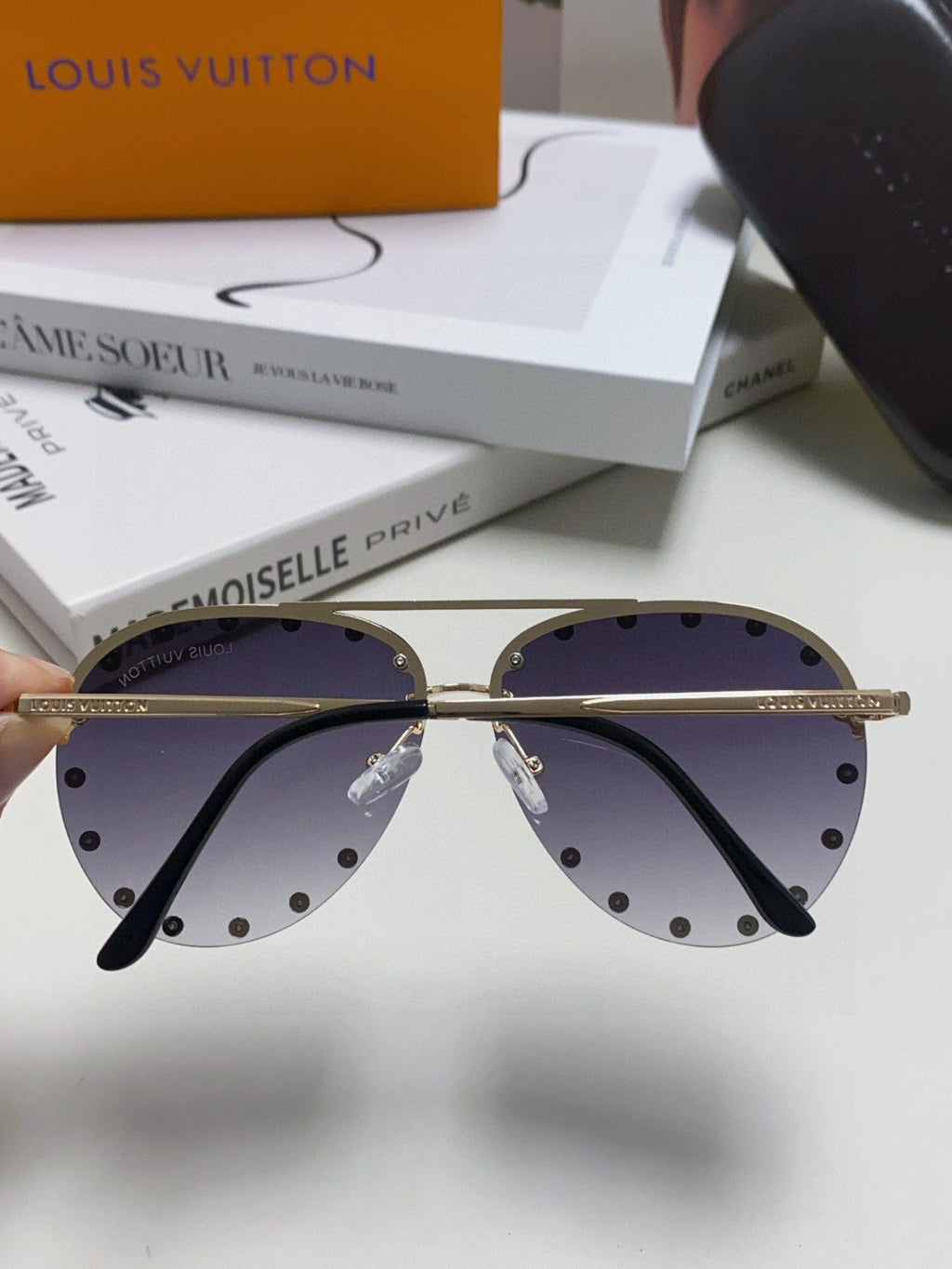 LOUIS VUITTON PARTY PILOT SUNGLASSES 567465 IN GOLD METAL GREY SMOKE LENSES