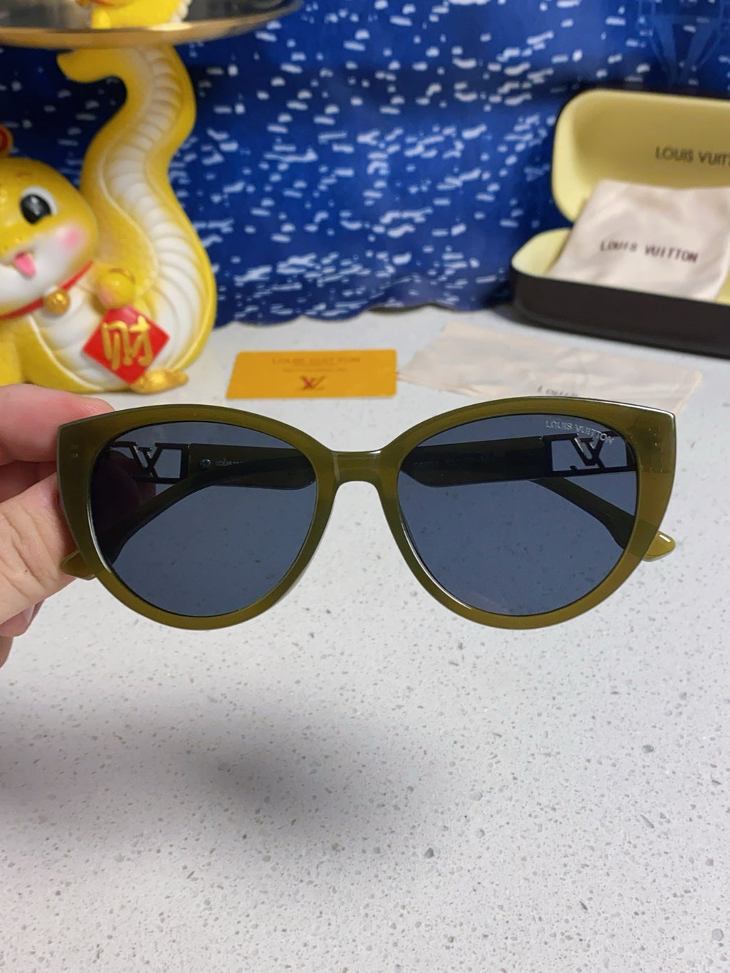 LOUIS VUITTON CAT EYE SUNGLASSES 567469 IN GREEN CLEAR ACETATE
