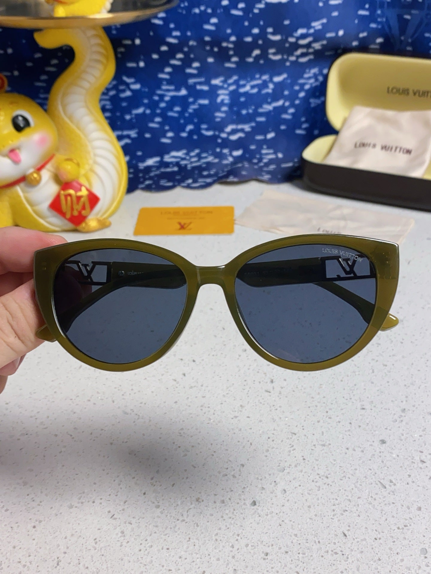 LOUIS VUITTON CAT EYE SUNGLASSES 567469 IN GREEN CLEAR ACETATE