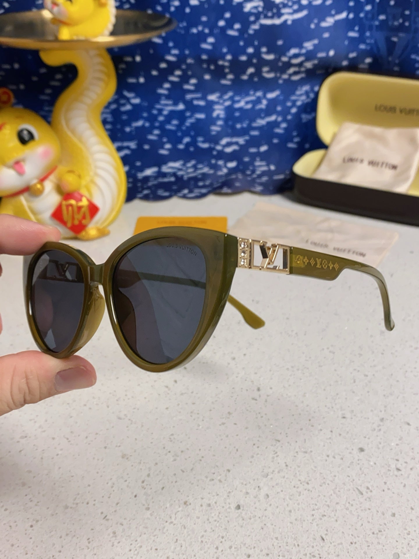 LOUIS VUITTON CAT EYE SUNGLASSES 567469 IN GREEN CLEAR ACETATE