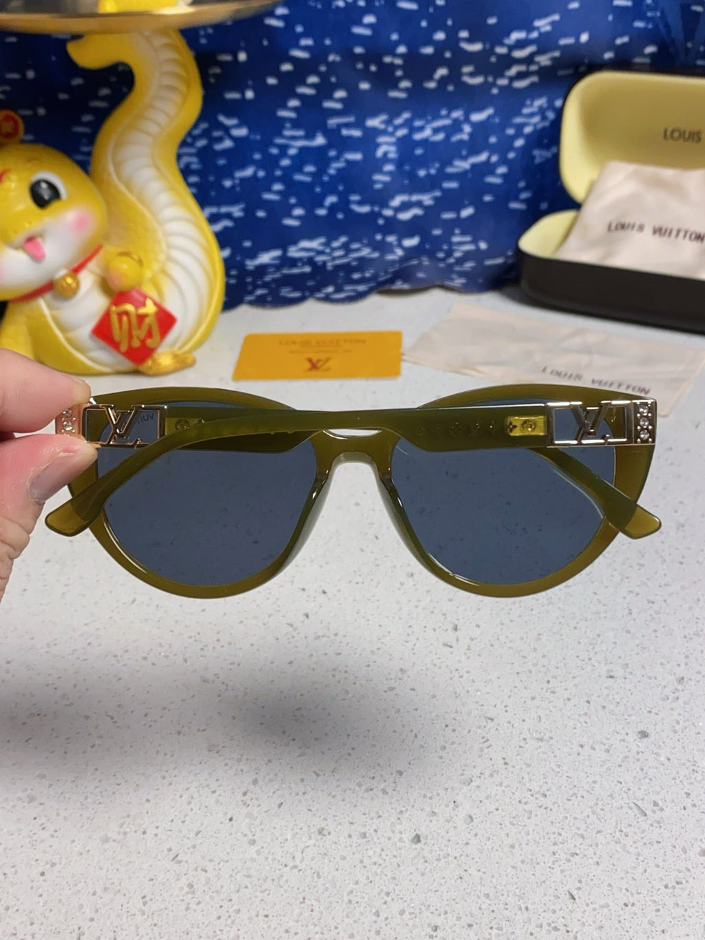 LOUIS VUITTON CAT EYE SUNGLASSES 567469 IN GREEN CLEAR ACETATE