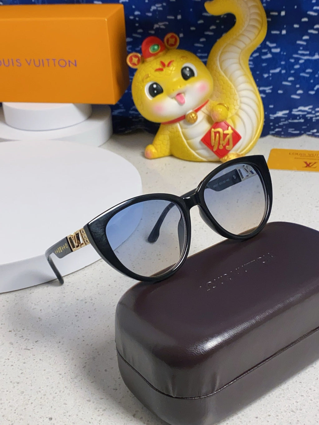 LOUIS VUITTON CAT EYE SUNGLASSES 567470 IN BLACK ACETATE GREY SMOKE LENS