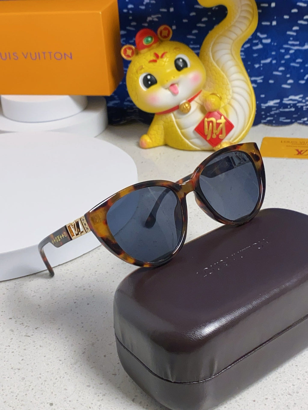 LOUIS VUITTON CAT EYE SUNGLASSES 567471 IN HAVANA ACETATE