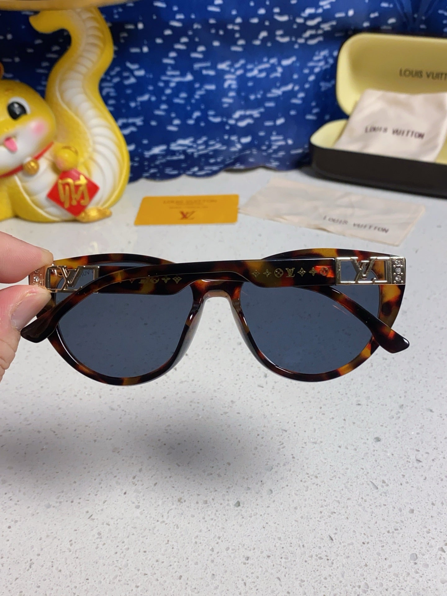 LOUIS VUITTON CAT EYE SUNGLASSES 567471 IN HAVANA ACETATE