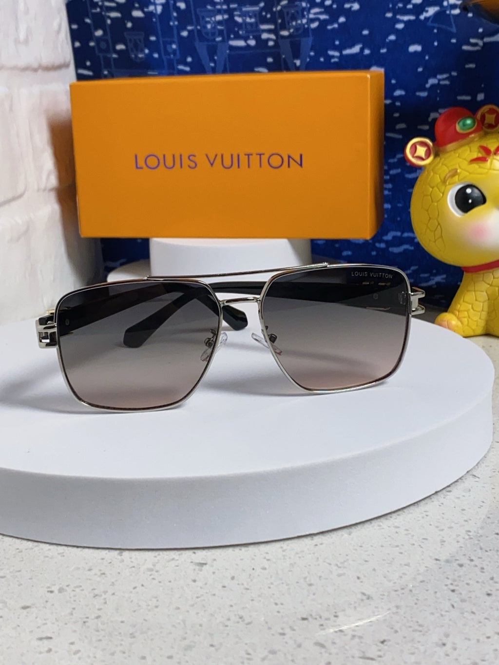 LOUIS VUITTON SIGNATURE SQUARE SUNGLASSES 567474 IN SILVER METAL GREY SMOKE LENSES
