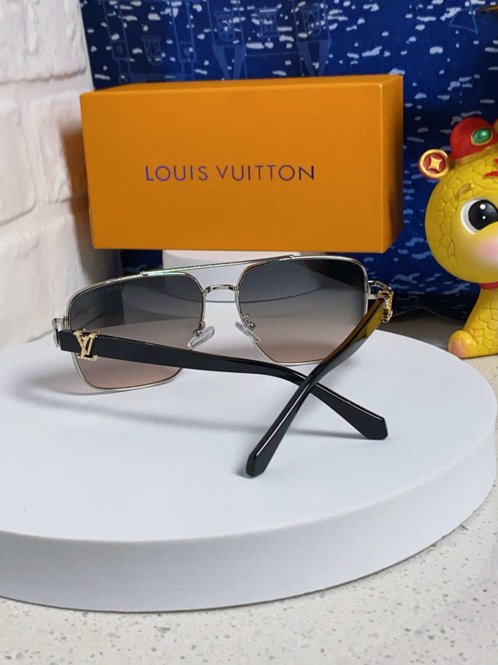 LOUIS VUITTON SIGNATURE SQUARE SUNGLASSES 567474 IN SILVER METAL GREY SMOKE LENSES