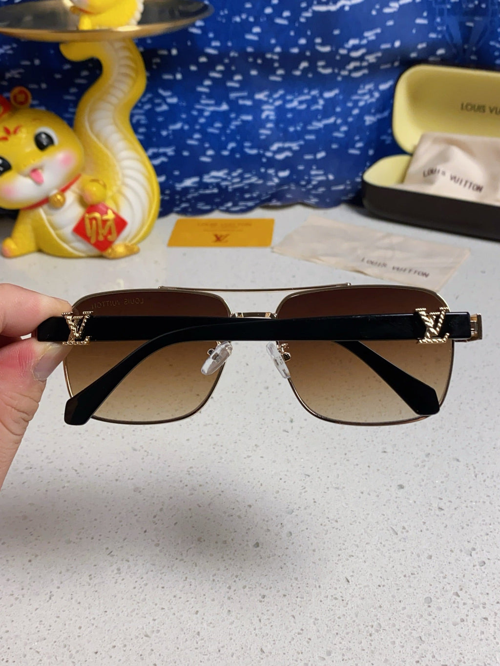 LOUIS VUITTON SIGNATURE SQUARE SUNGLASSES 567475 IN GOLD METAL BROWN SMOKE LENSES
