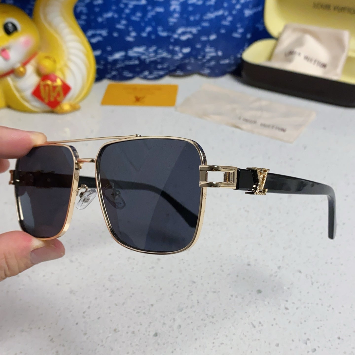 LOUIS VUITTON SIGNATURE SQUARE SUNGLASSES 567476 IN GOLD METAL BLACK LENSES