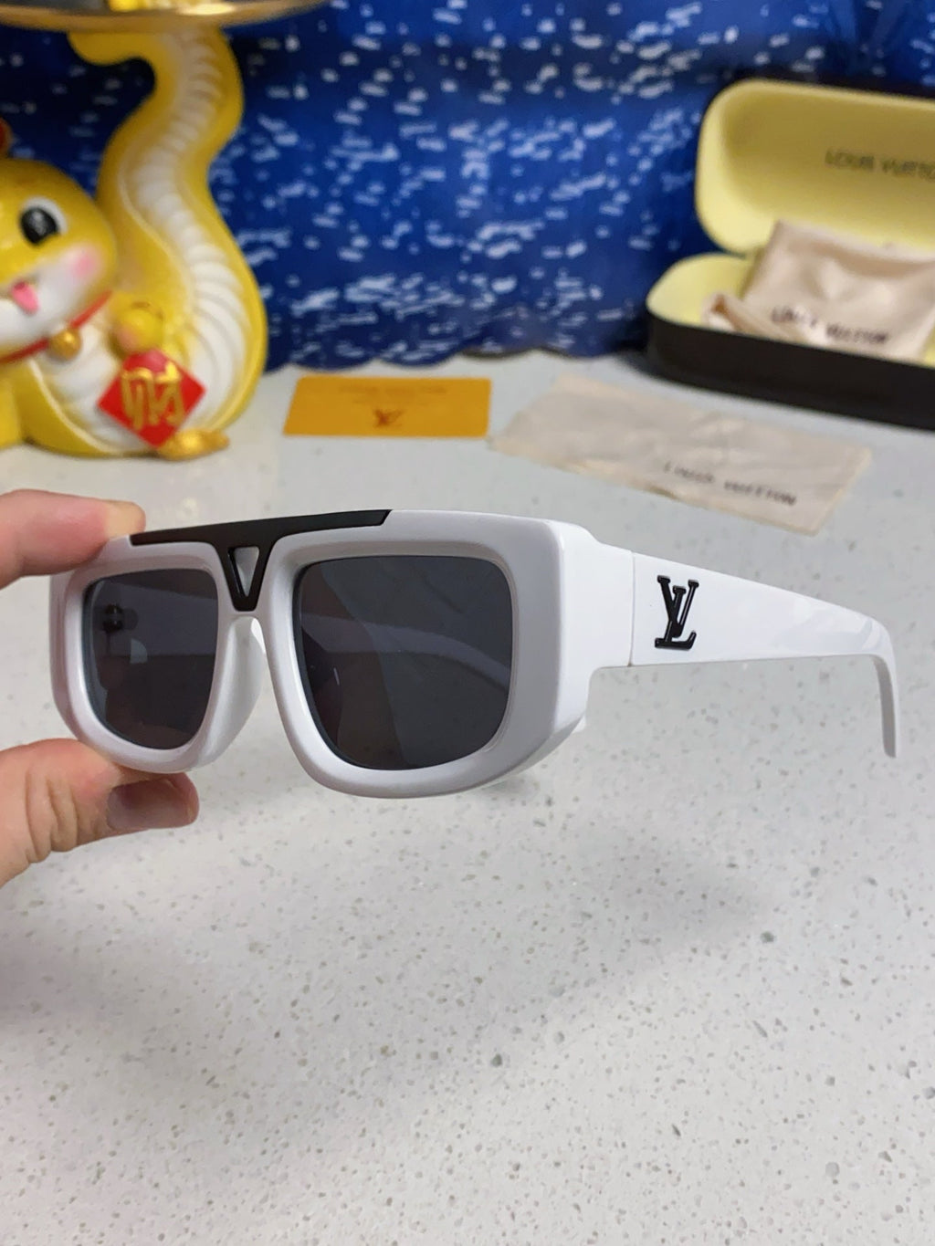 LOUIS VUITTON CLASH PILOT SUNGLASSES 567478 IN WHITE ACTETE BLACK METAL
