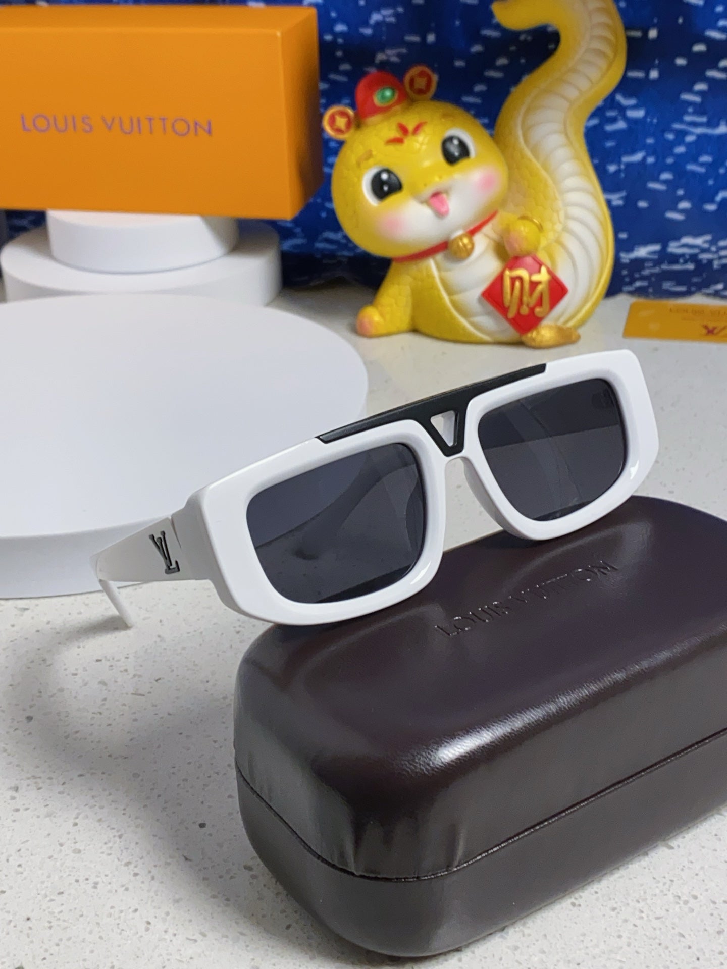 LOUIS VUITTON CLASH PILOT SUNGLASSES 567478 IN WHITE ACTETE BLACK METAL