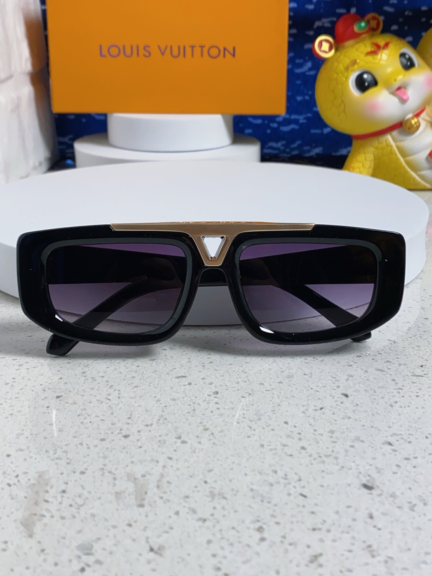 LOUIS VUITTON CLASH PILOT SUNGLASSES 567480 IN BLACK ACTETE GOLD METAL