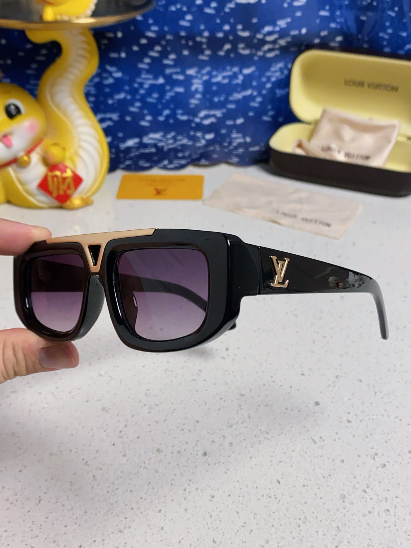 LOUIS VUITTON CLASH PILOT SUNGLASSES 567480 IN BLACK ACTETE GOLD METAL