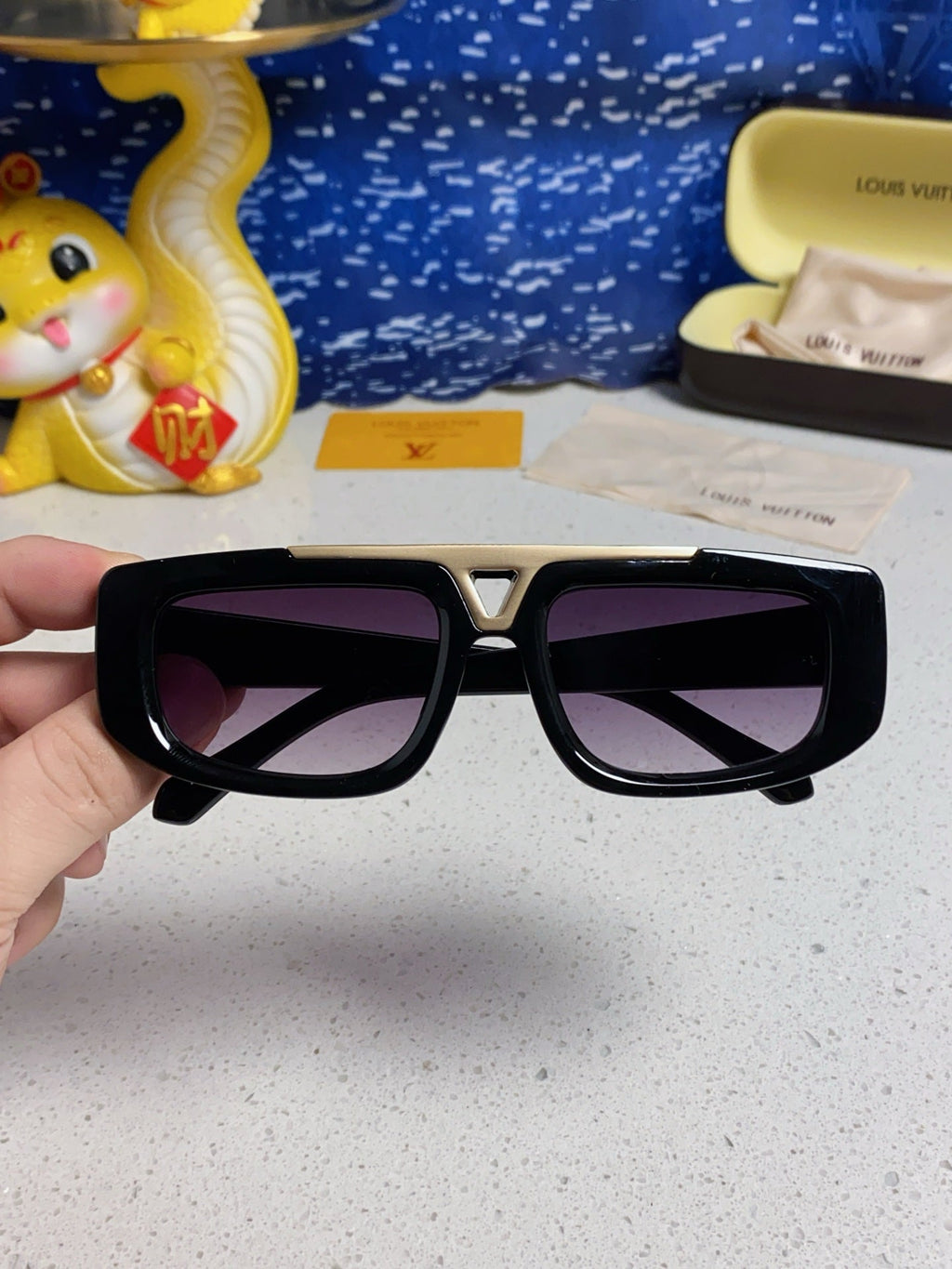 LOUIS VUITTON CLASH PILOT SUNGLASSES 567480 IN BLACK ACTETE GOLD METAL