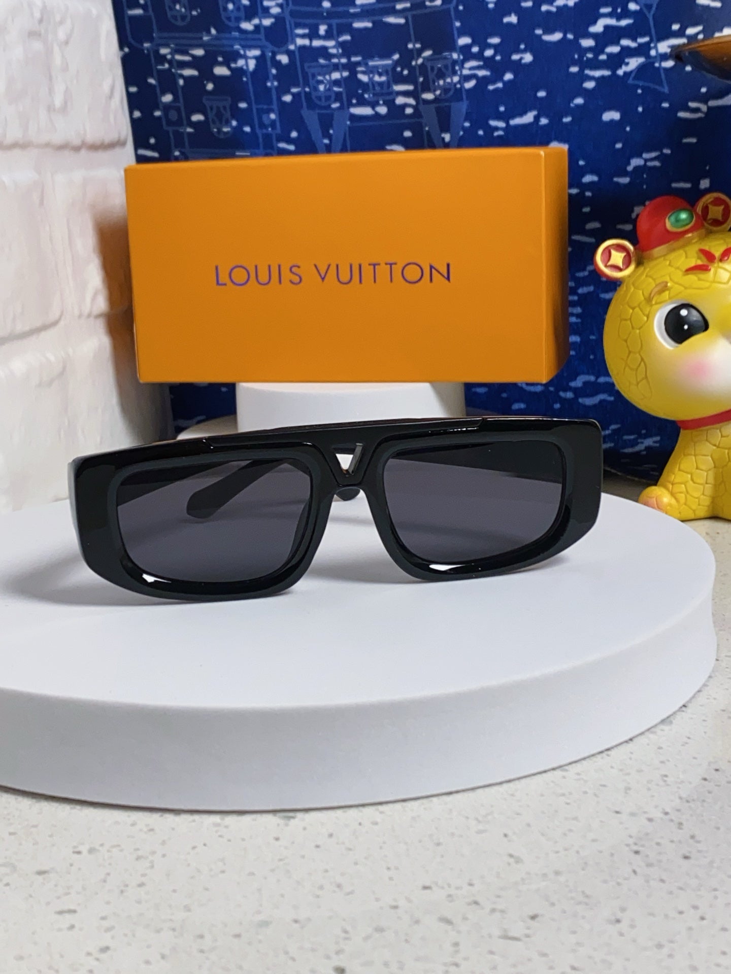 LOUIS VUITTON CLASH PILOT SUNGLASSES 567481 IN BLACK ACTETE