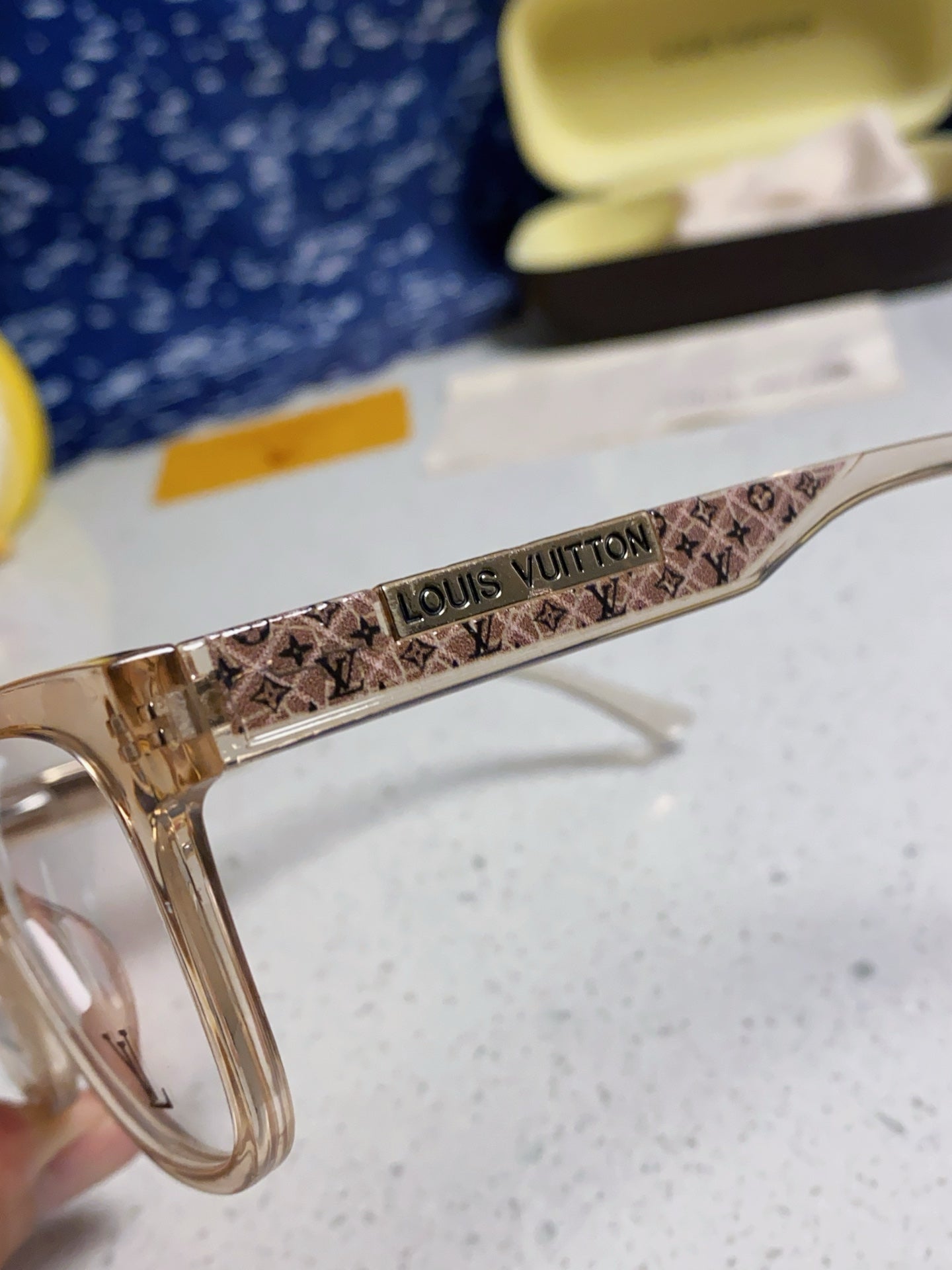 LOUIS VUITTON CAT EYE SUNGLASSES 570277 IN LIGHT BROWN CLEAR ACETATE EMBOSSED LOGO