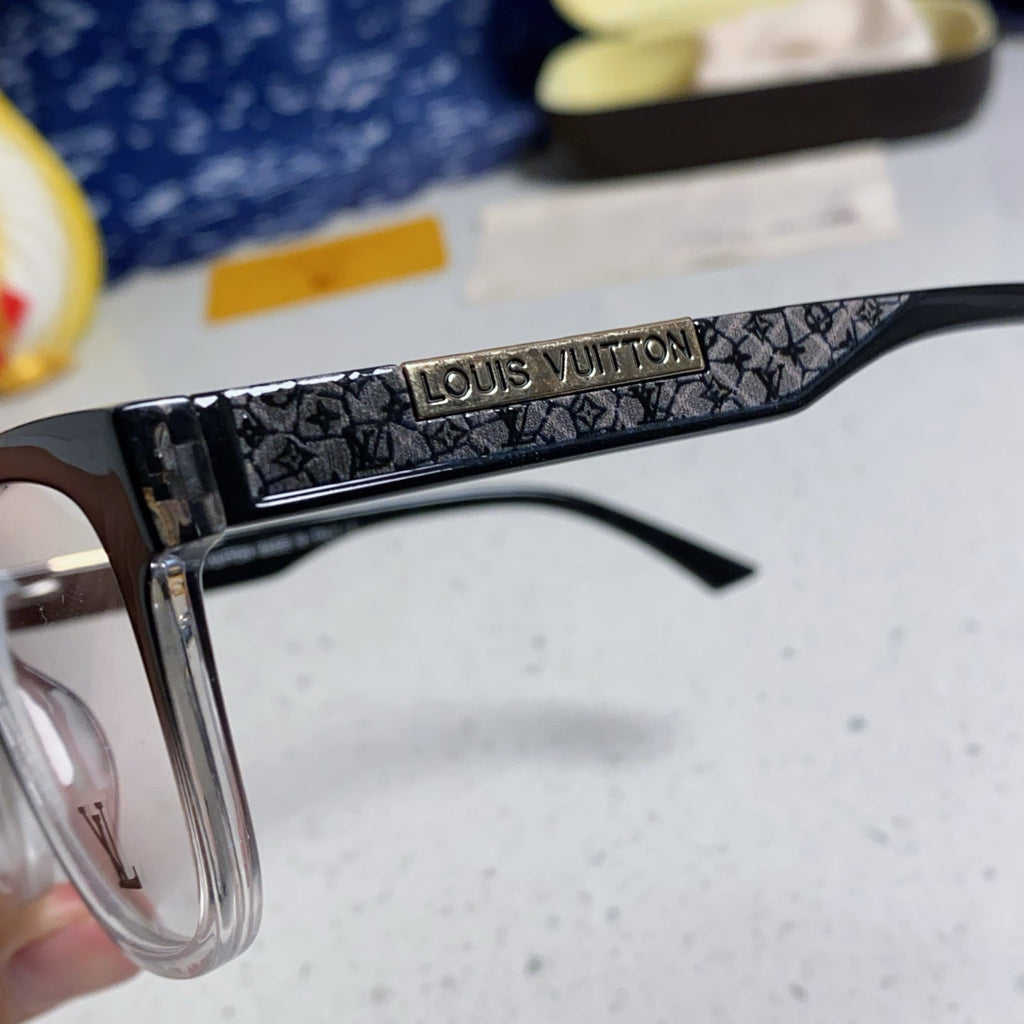 LOUIS VUITTON CAT EYE SUNGLASSES 570279 IN BLACK AND CLEAR ACETATE EMBOSSED LOGO