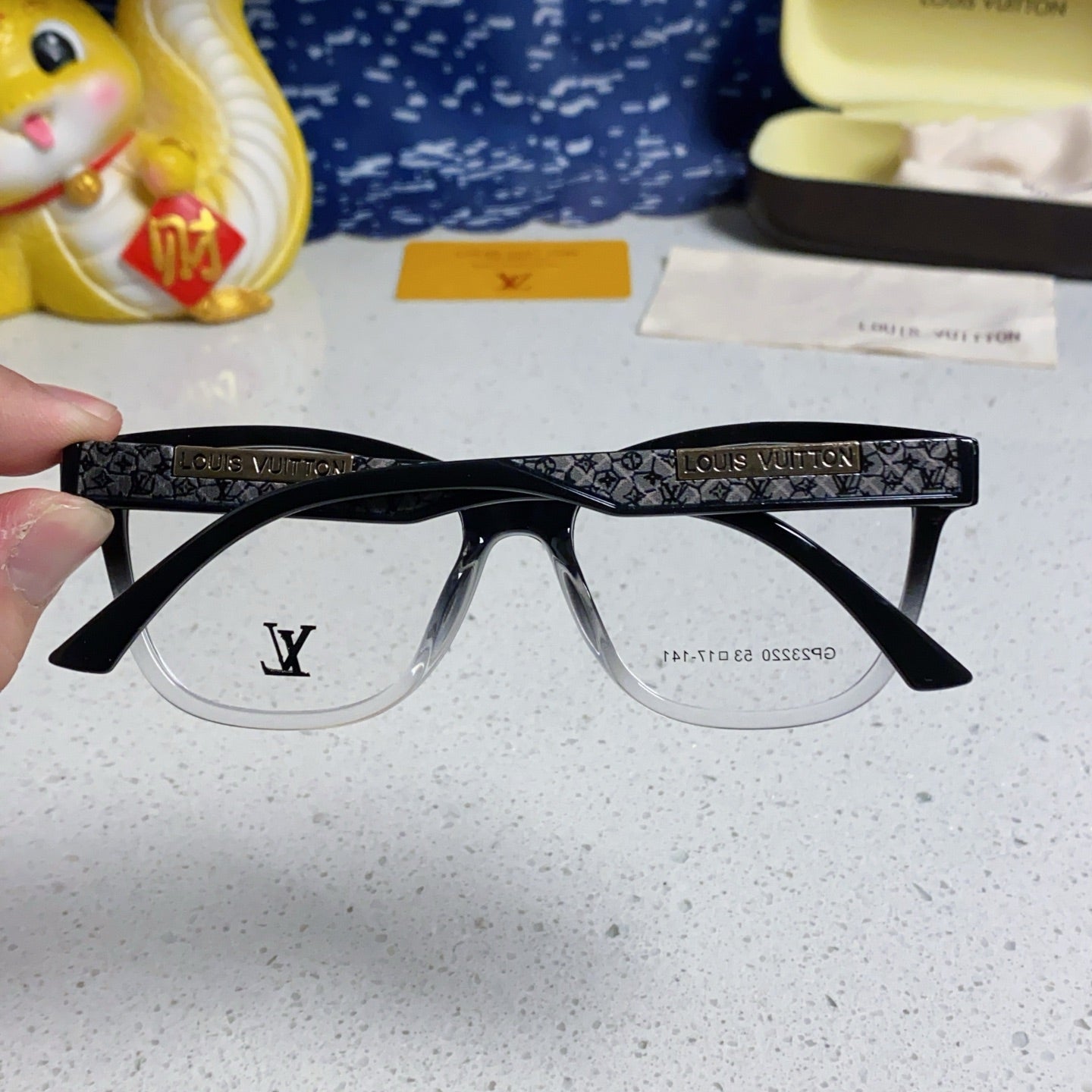 LOUIS VUITTON CAT EYE SUNGLASSES 570279 IN BLACK AND CLEAR ACETATE EMBOSSED LOGO