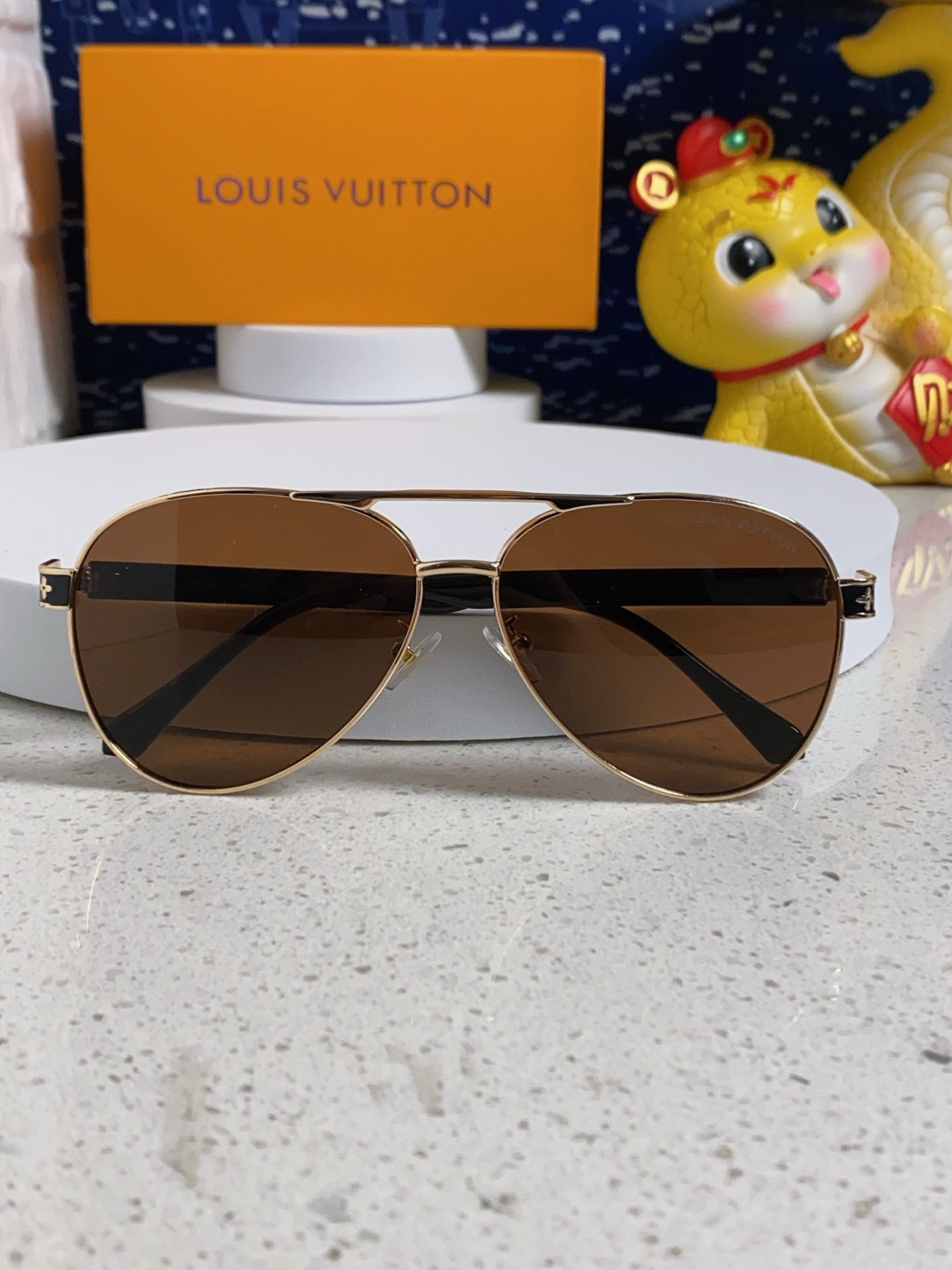 LOUIS VUITTON PILOT SUNGLASSES 571634 IN GOLD METAL BROWN LENSES MONOGRAM LOGO