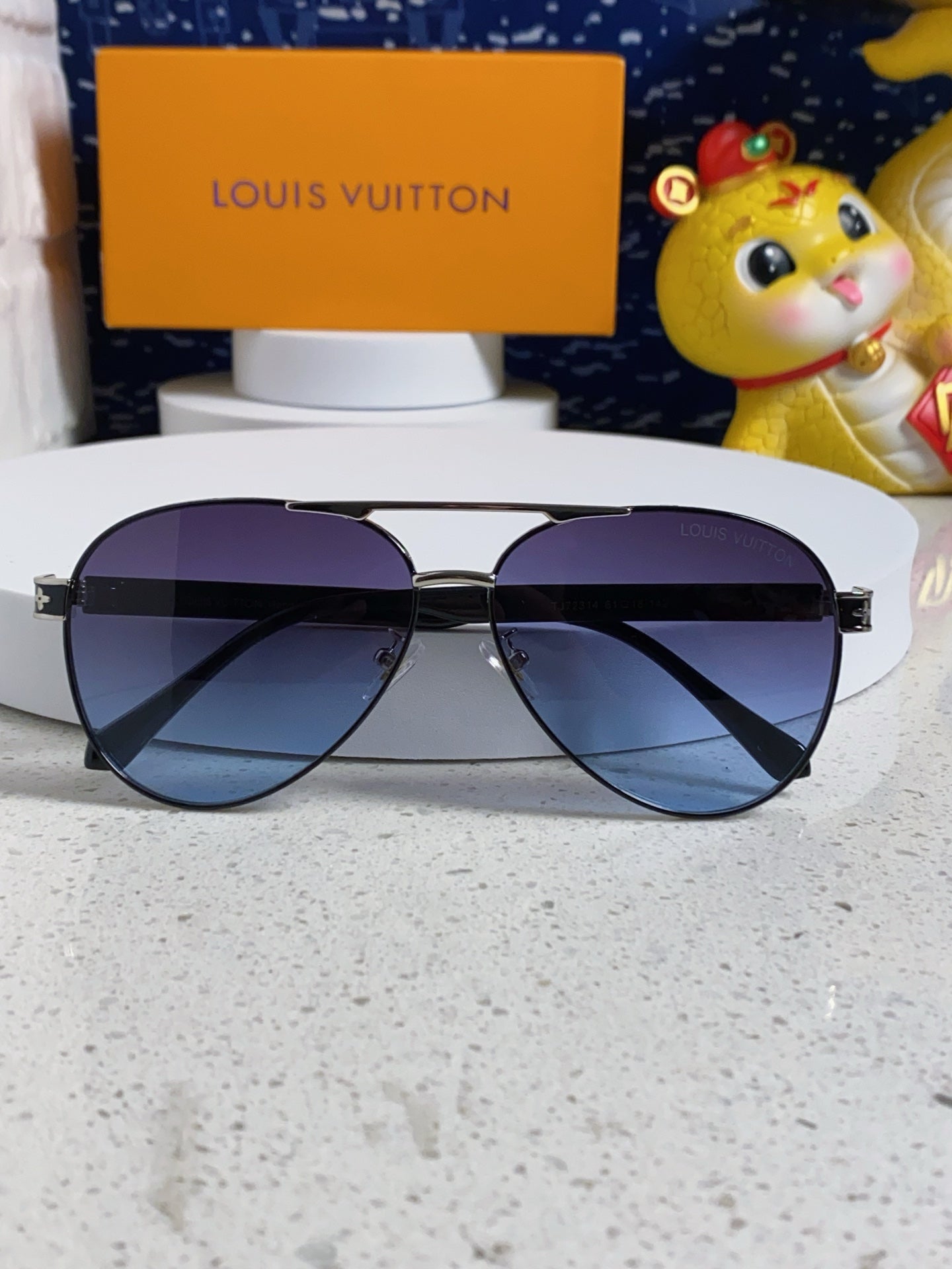 LOUIS VUITTON PILOT SUNGLASSES 571633 IN SILVER METAL GREY SMOKE LENSES MONOGRAM LOGO