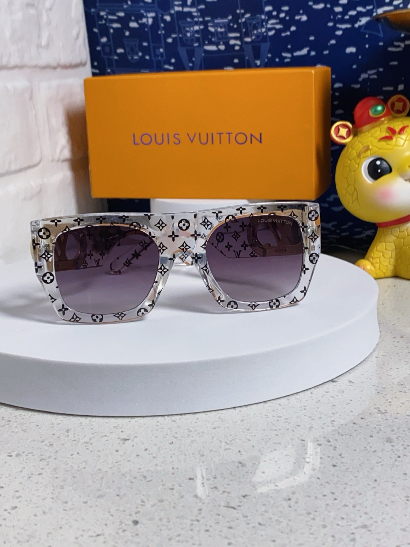 LOUIS VUITTON LINK SQUARE SUNGLASSES 570271 IN CLEAR ACETATE MONOGRAM LOGO ON FRAME