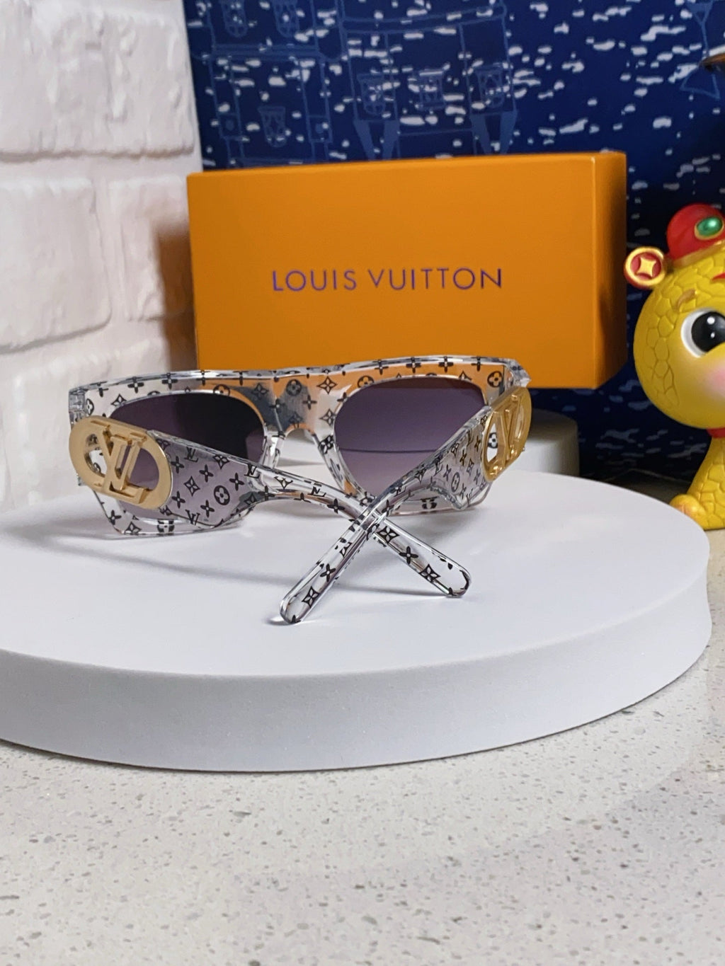 LOUIS VUITTON LINK SQUARE SUNGLASSES 570271 IN CLEAR ACETATE MONOGRAM LOGO ON FRAME