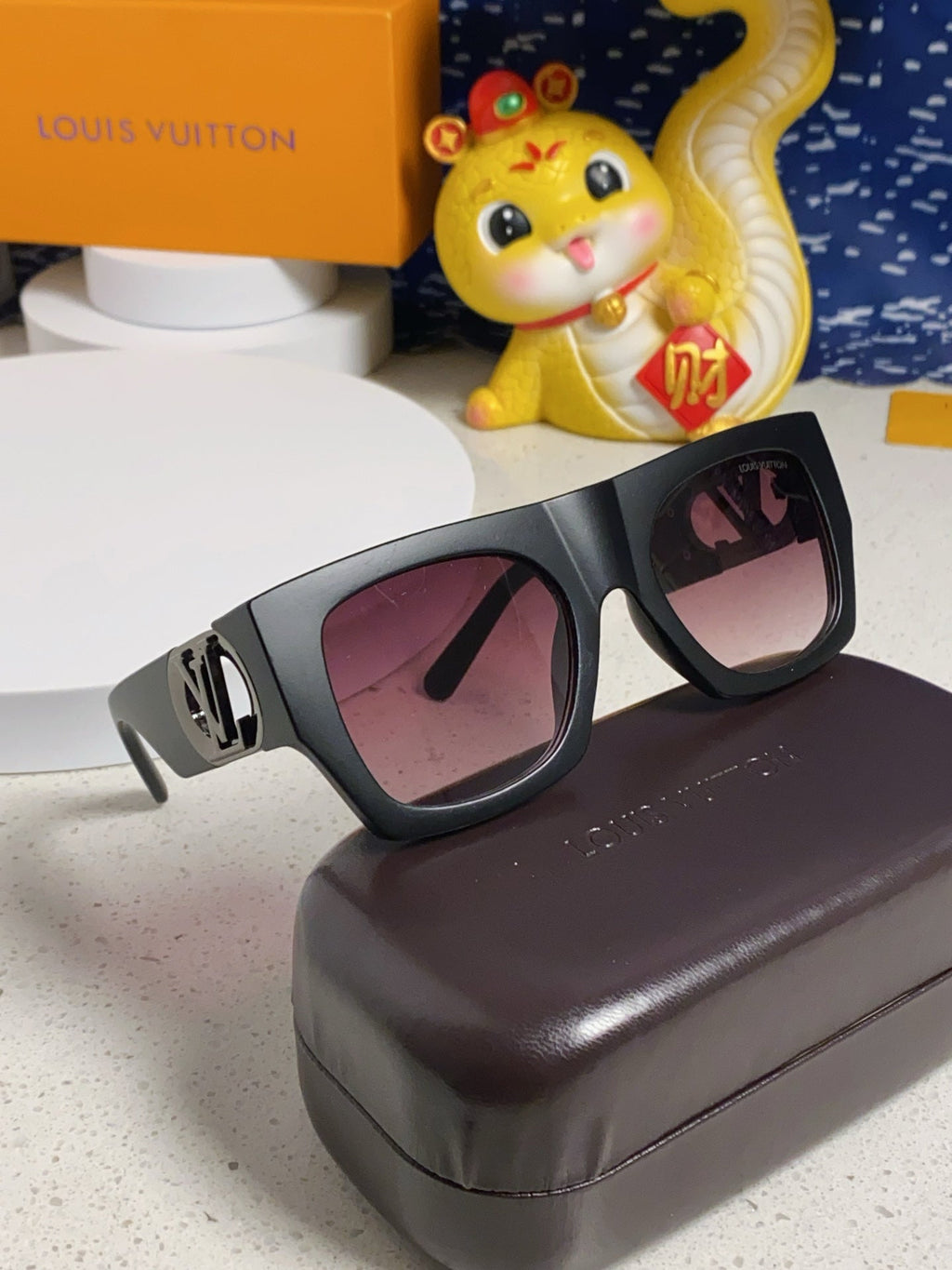 LOUIS VUITTON LINK SQUARE SUNGLASSES 570272 IN BLACK ACETATE BLACK LOGO