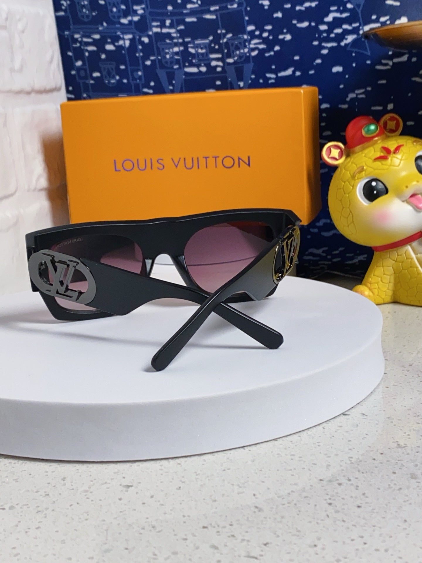 LOUIS VUITTON LINK SQUARE SUNGLASSES 570272 IN BLACK ACETATE BLACK LOGO